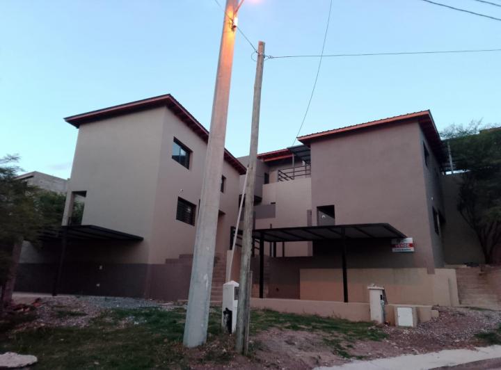 Casa · 102m² · 3 Ambientes · 1 Cochera