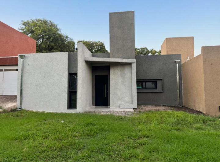Casa · 300m² · 2 Dormitorios