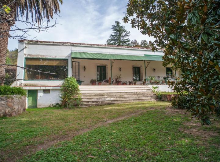 Casa · 500m² · 6 Ambientes · 2 Cocheras