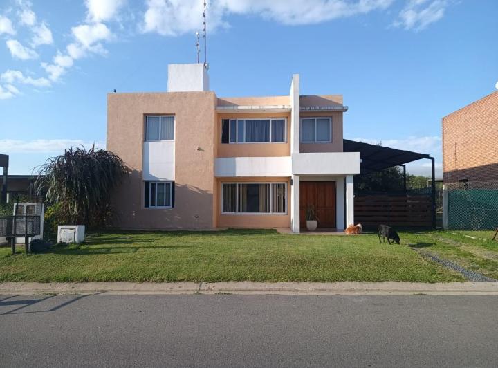 Casa · 190m² · 5 Ambientes · 3 Cocheras