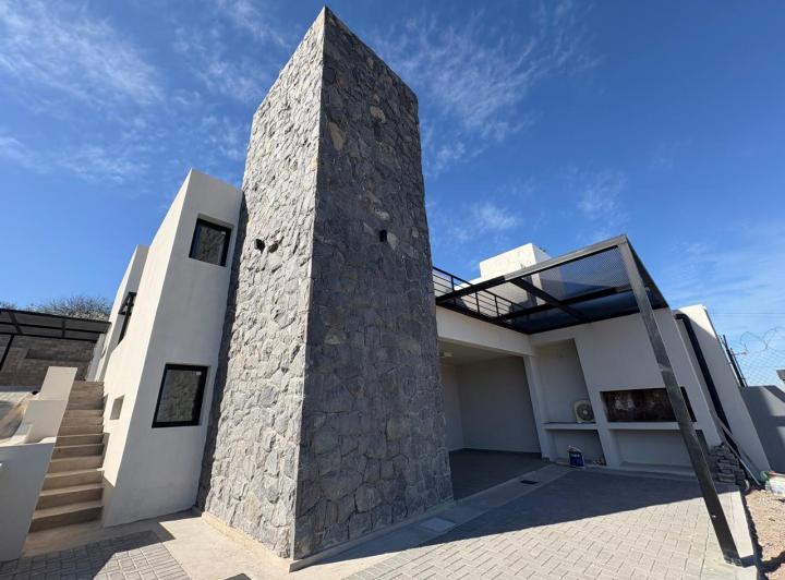 Casa · 97m² · 3 Ambientes · 2 Cocheras