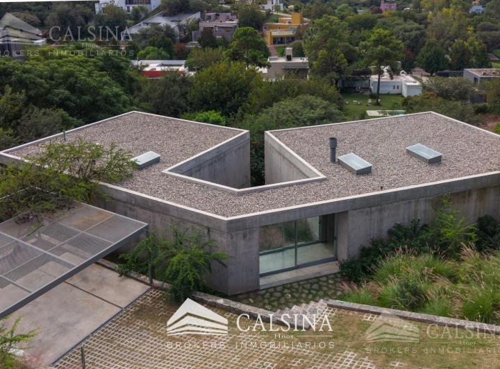 Casa · 424m² · 3 Dormitorios · 2 Cocheras