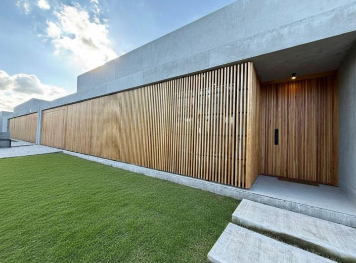 Casa · 203m² · 4 Ambientes · 2 Cocheras