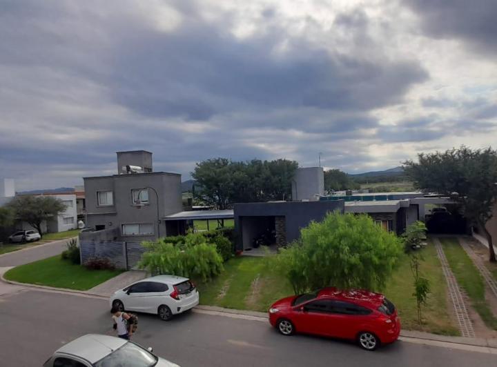 Casa · 230m² · 3 Dormitorios · 2 Cocheras