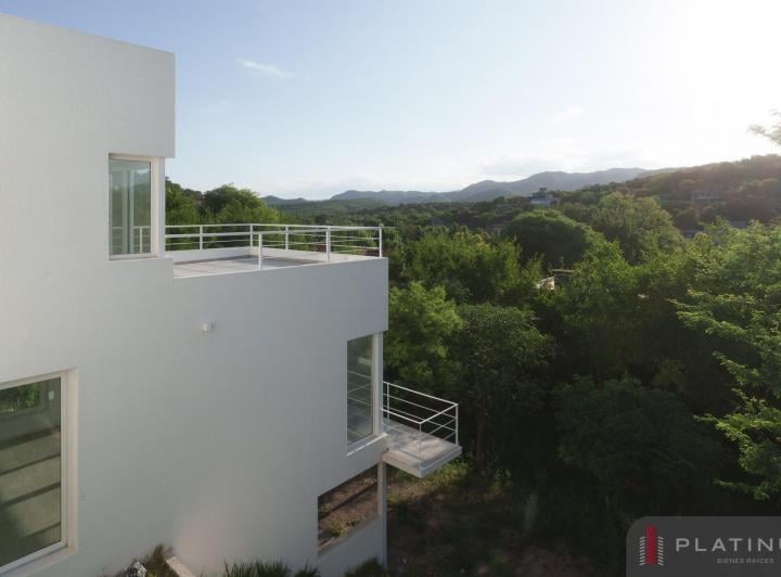 Casa · 260m² · 5 Ambientes · 2 Cocheras