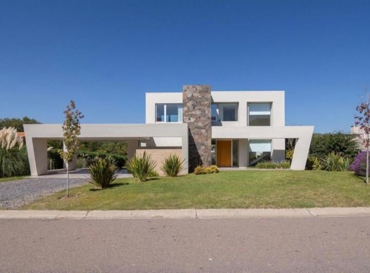 Casa · 315m² · 4 Ambientes · 2 Cocheras