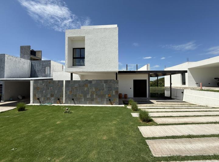 Casa · 155m² · 2 Dormitorios · 2 Cocheras