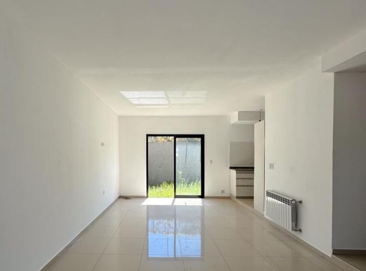 Casa · 190m² · 6 Ambientes · 2 Cocheras