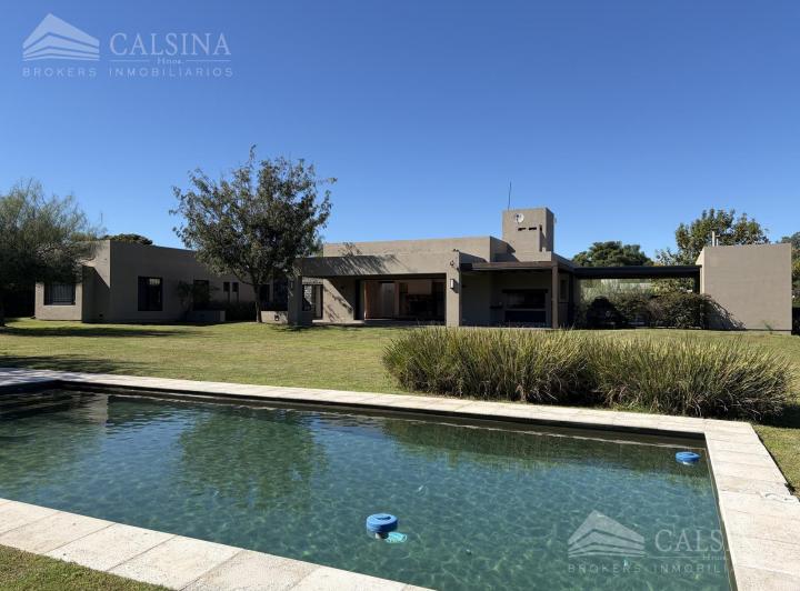 Casa · 350m² · 4 Dormitorios · 4 Cocheras