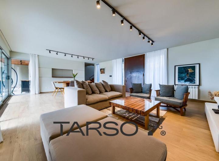 Casa · 355m² · 6 Ambientes · 2 Cocheras