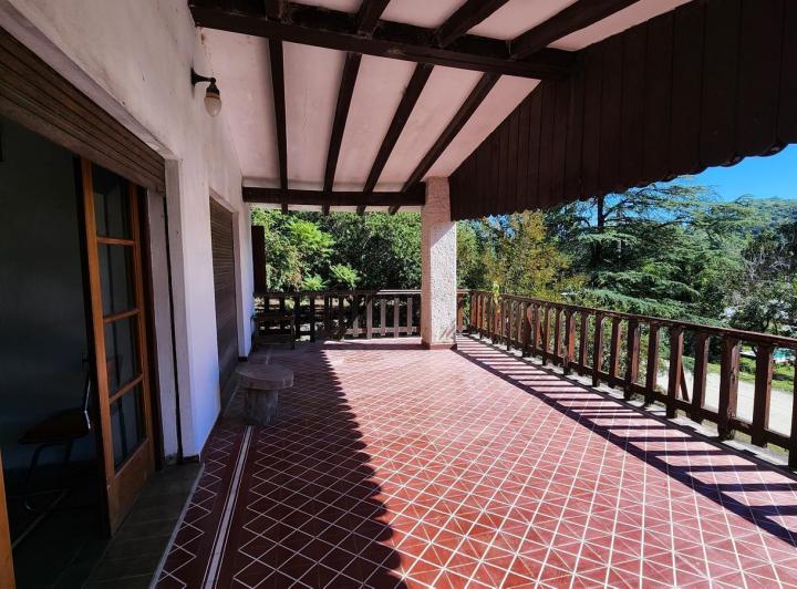 Casa · 404m² · 7 Dormitorios · 8 Cocheras