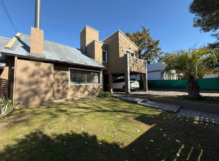 Casa · 250m² · 4 Ambientes · 2 Cocheras
