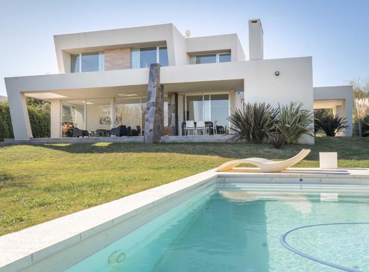 Casa · 315m² · 4 Ambientes · 2 Cocheras
