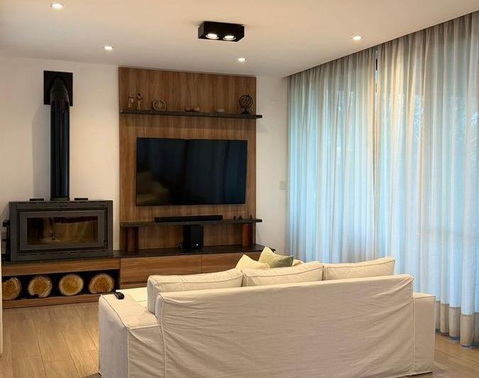 Casa · 814m² · 4 Dormitorios · 2 Cocheras