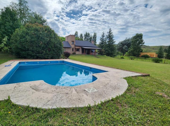 Casa · 200m² · 5 Ambientes · 2 Cocheras