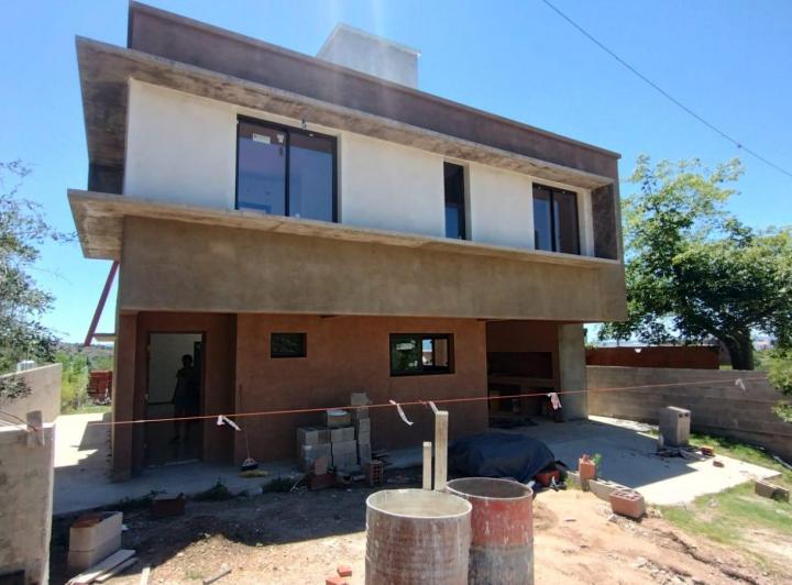 Casa · 160m² · 2 Dormitorios · 2 Cocheras