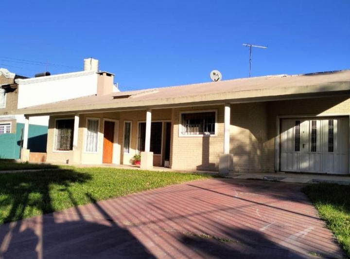 Casa · 264m² · 5 Ambientes · 2 Cocheras
