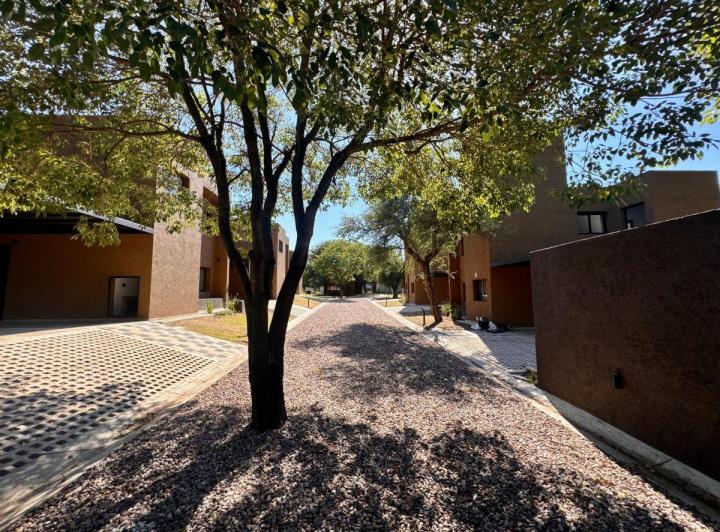 Casa · 190m² · 4 Ambientes · 2 Cocheras