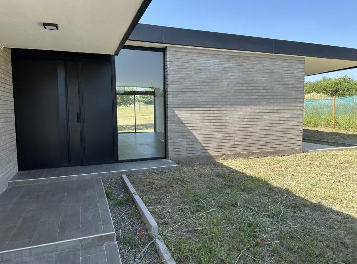 Casa · 250m² · 7 Ambientes · 2 Cocheras