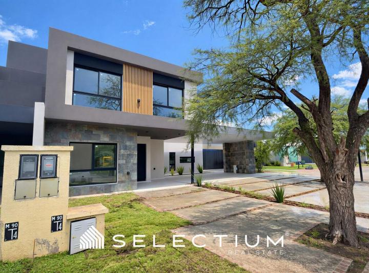 Casa · 600m² · 7 Ambientes · 2 Cocheras