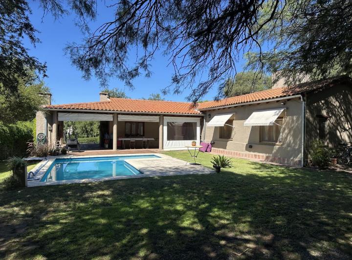 Casa · 250m² · 7 Ambientes · 2 Cocheras