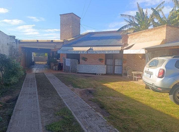 Casa · 415m² · 4 Dormitorios · 2 Cocheras