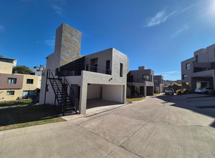 Casa · 175m² · 4 Ambientes · 2 Cocheras