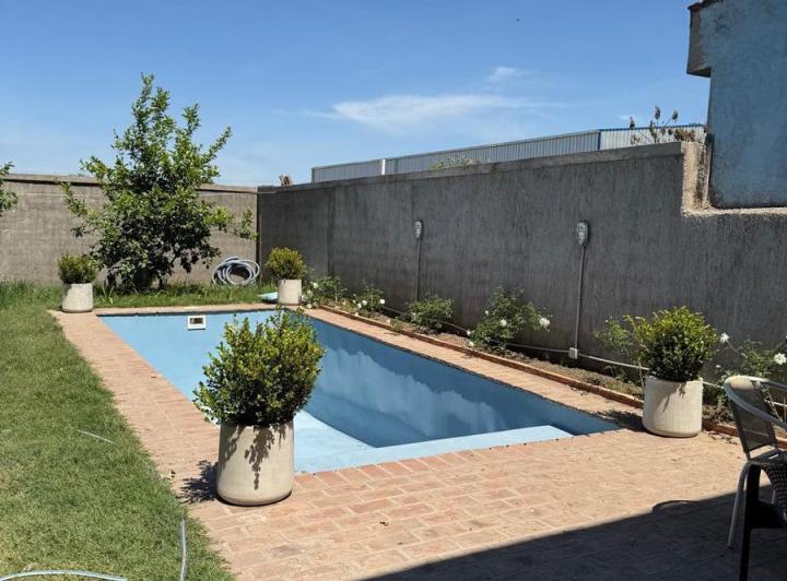 Casa · 360m² · 2 Dormitorios · 2 Cocheras
