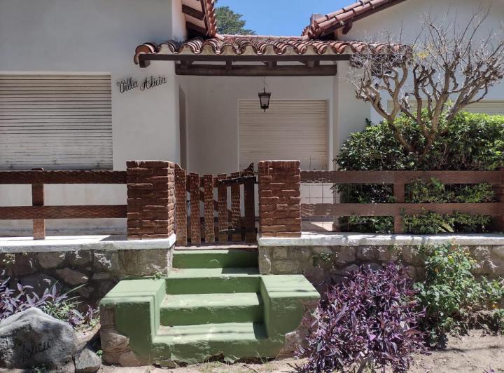 Casa · 200m² · 6 Ambientes · 1 Cochera