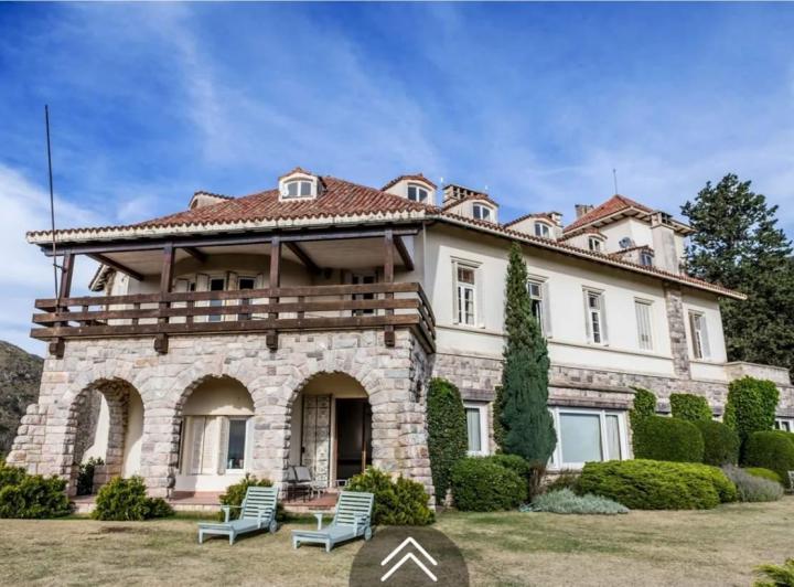 Casa · 2250m² · 18 Ambientes