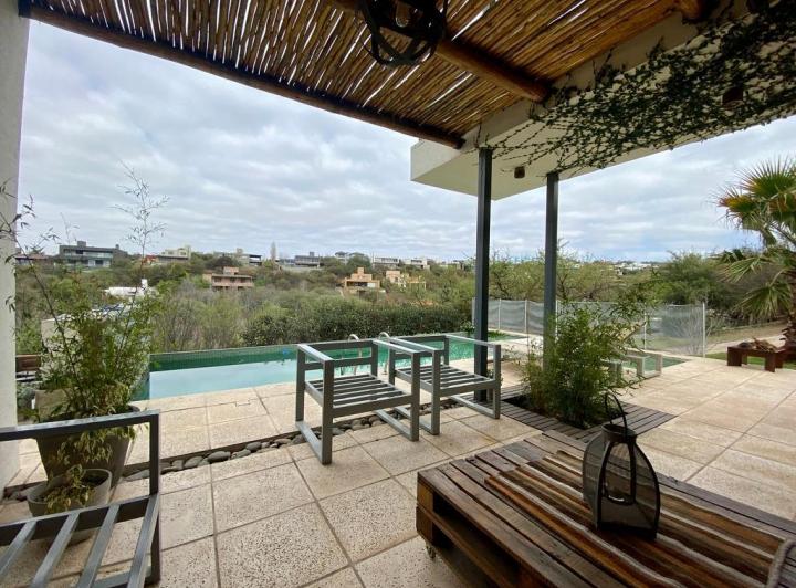 Casa · 500m² · 5 Ambientes · 2 Cocheras