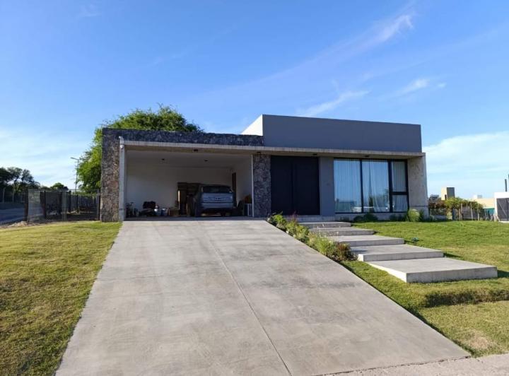 Casa · 320m² · 3 Ambientes