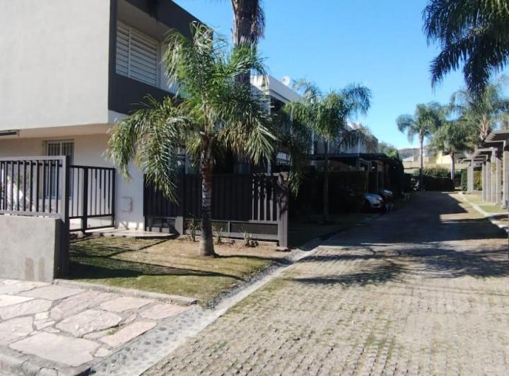 Casa · 81m² · 2 Dormitorios · 1 Cochera