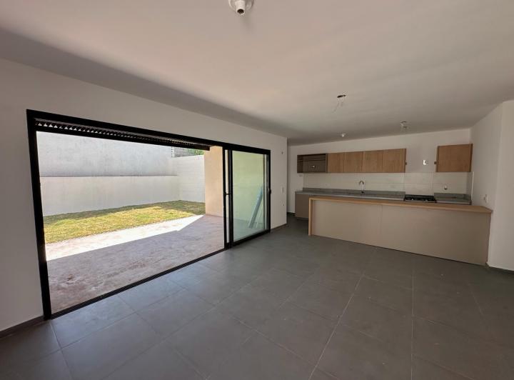 Casa · 94m² · 4 Ambientes · 1 Cochera