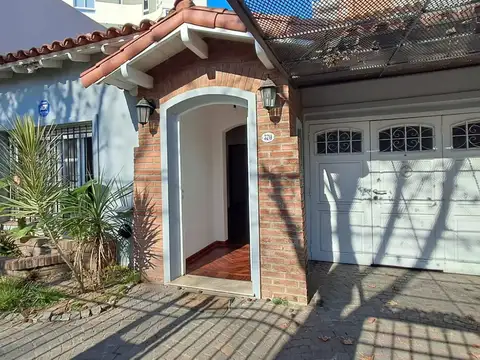 Casa en Alquiler en La Lucila Libertador / Rio, La Lucila