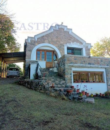 Casa · 177m² · 8 Ambientes · 1 Cochera