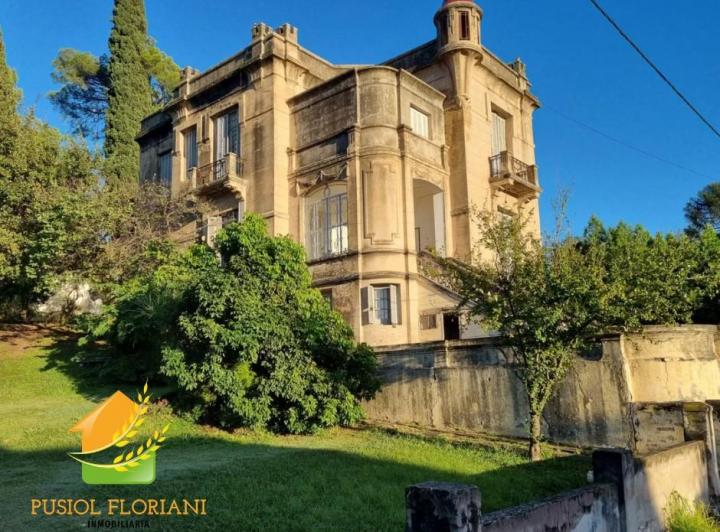 Casa · 550m² · 22 Ambientes · 1 Cochera