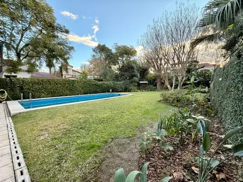 Casa en Alquiler en Acassuso Vías / Santa Fe, Acassuso