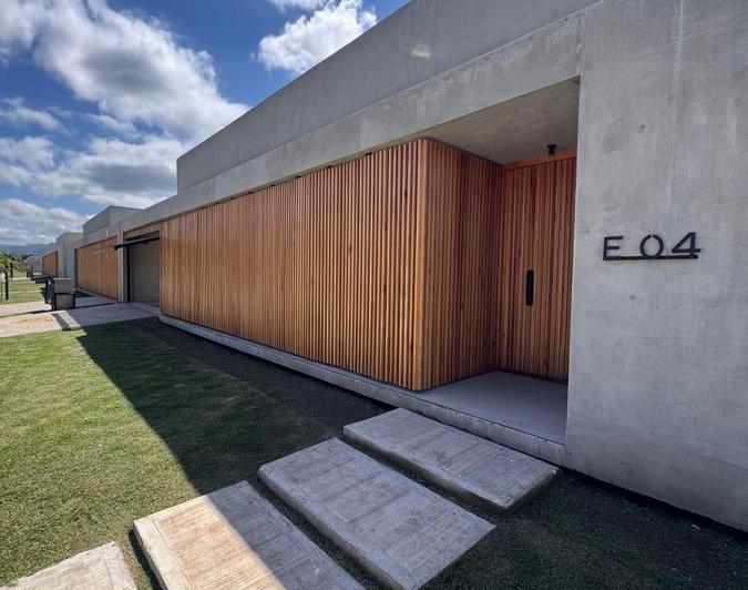 Casa · 200m² · 8 Ambientes