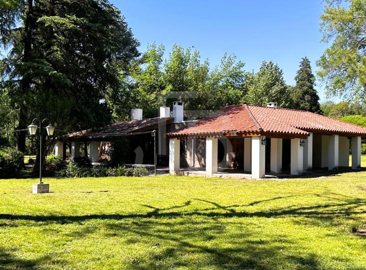 Casa · 427m² · 6 Ambientes · 1 Cochera