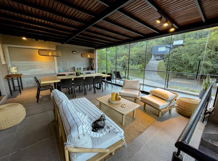 Casa · 300m² · 8 Ambientes