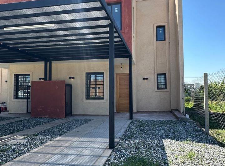 Casa · 113m² · 6 Ambientes · 1 Cochera