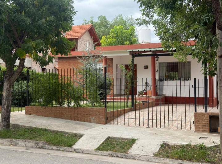 Casa · 140m² · 3 Ambientes · 1 Cochera