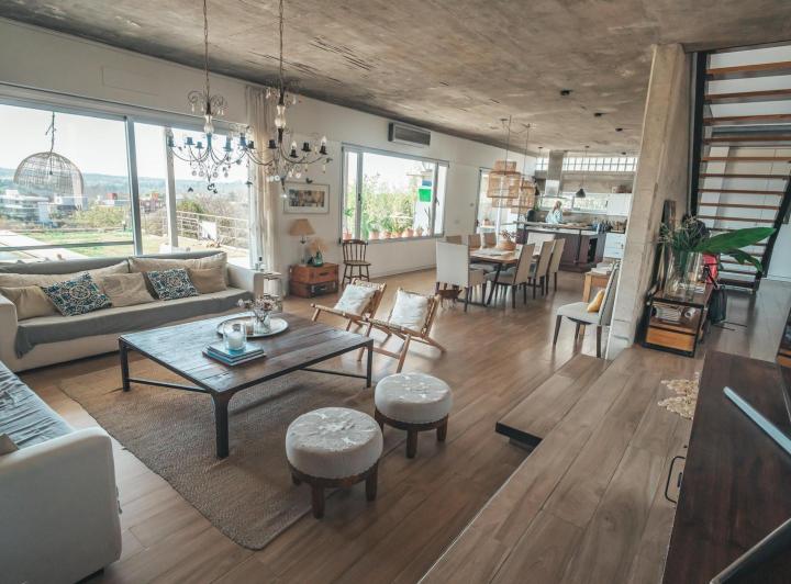 Casa · 438m² · 6 Ambientes · 2 Cocheras