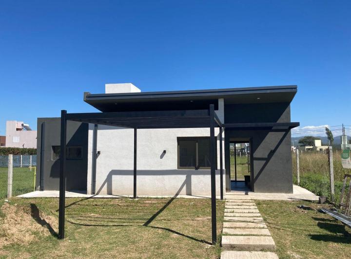 Casa · 92m² · 5 Ambientes · 1 Cochera