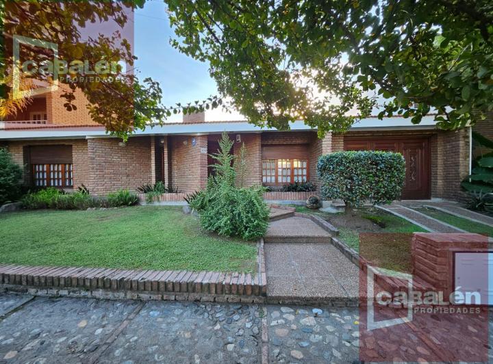 Casa · 287m² · 10 Ambientes · 2 Cocheras
