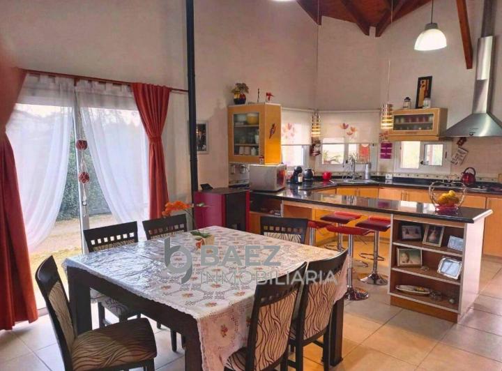 Casa · 200m² · 5 Ambientes · 1 Cochera