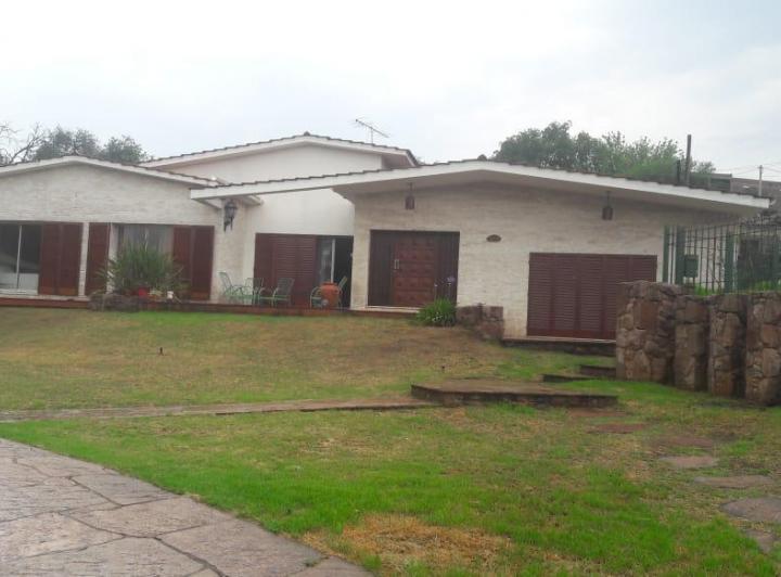 Casa · 368m² · 4 Dormitorios · 2 Cocheras