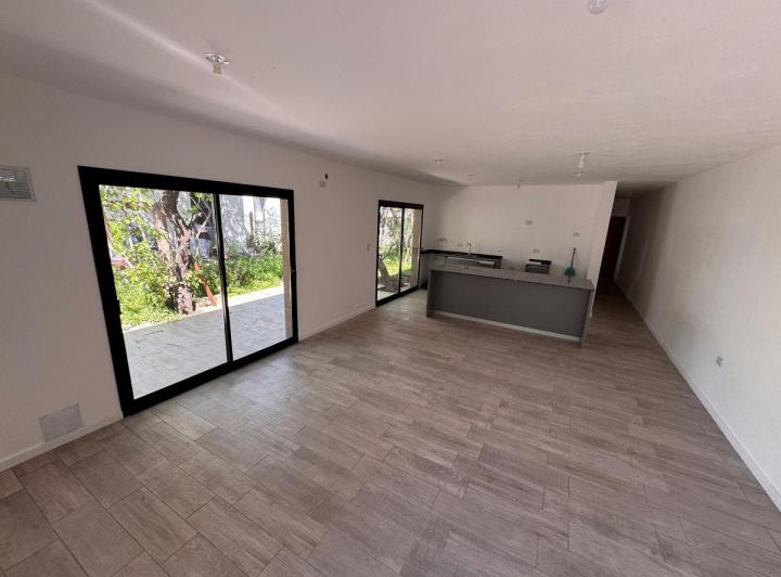Casa · 85m² · 3 Ambientes · 2 Cocheras