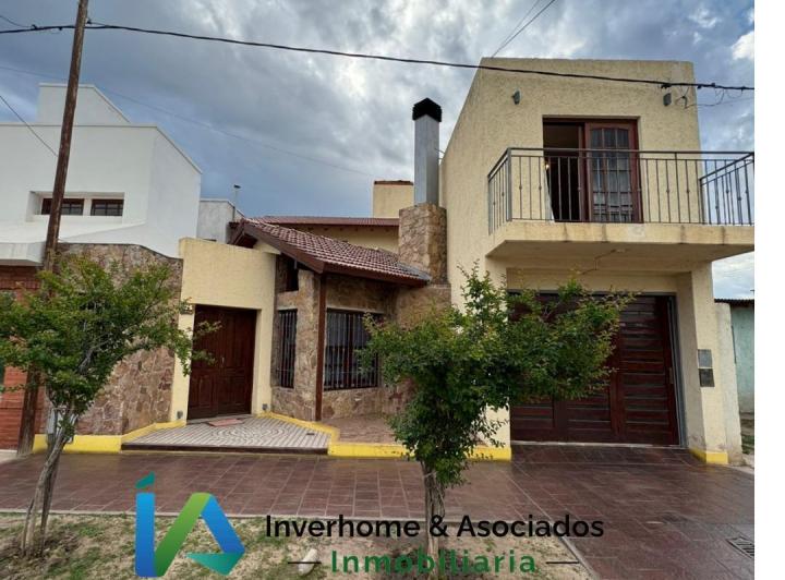 Casa · 700m² · 5 Ambientes · 2 Cocheras